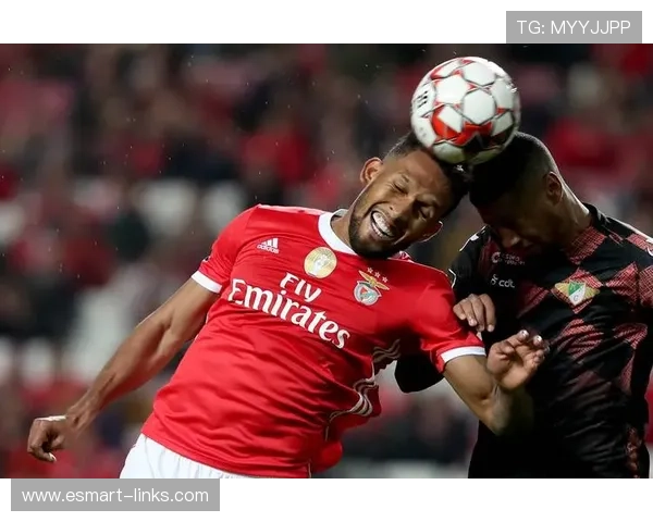 近年涌现的足球明星盘点及其在赛场上的精彩表现分析